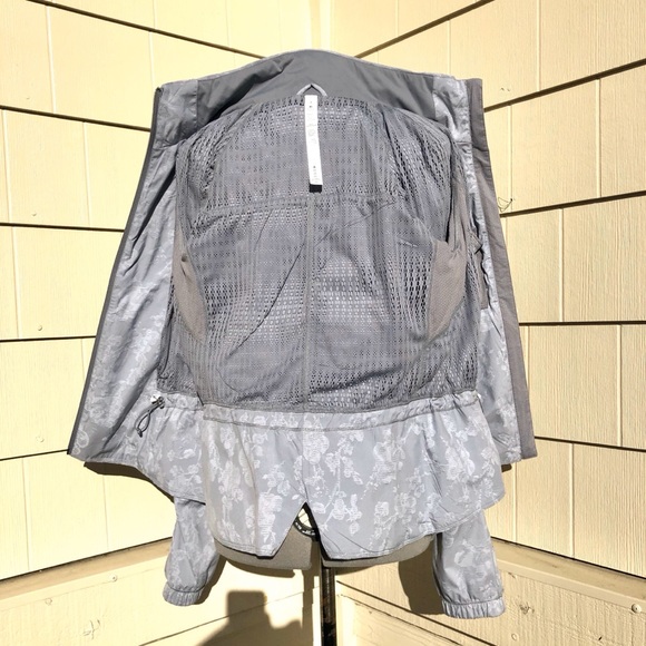 Lululemon RUN TRAVEL TO TRACK JACKET Fossil Grey - Picture 6 of 8